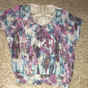 L Pattern blouse with a beautiful lace back